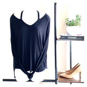 ❤️ Black Cold Shoulder Cutout Long sleeve Top M ❤️